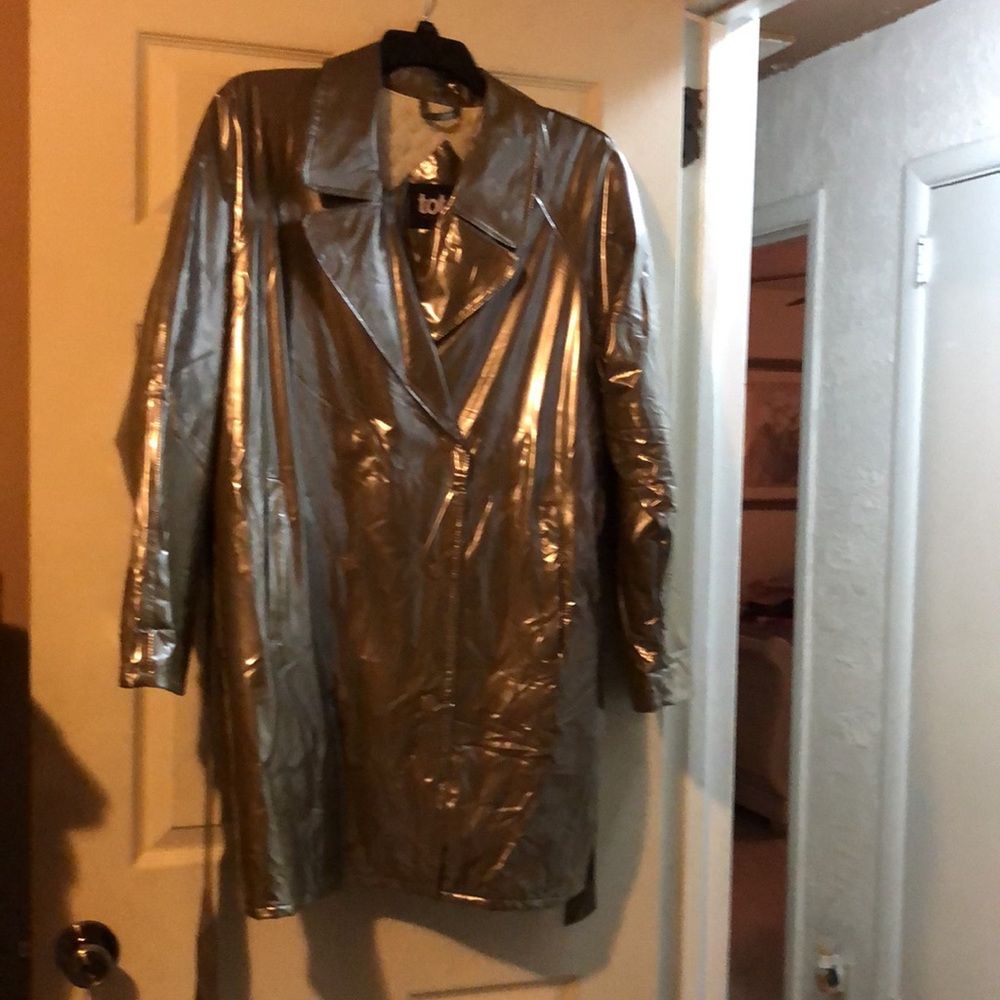 Tore Rain Coat. Large With Lining. Without Tag - image 6